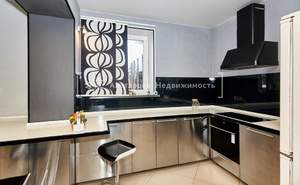 Дом 181м², 3-этажный, участок 15 сот.