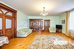 Коттедж 180м², 2-этажный, участок 10 сот.  