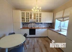 Дом 288м&sup2;, 3-этажный, участок 7 сот.  