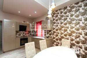 Дом 224м&sup2;, 3-этажный, участок 6 сот.  