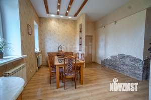Дом 200м², 2-этажный, участок 10 сот.  