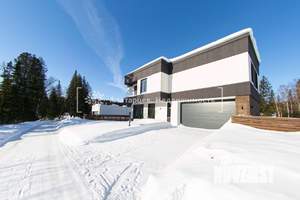 Дом 266м&sup2;, 2-этажный, участок 13 сот.  