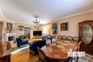 Дом 379м&sup2;, 3-этажный, участок 11 сот.  