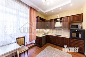 Коттедж 234м², 2-этажный, участок 15 сот.  