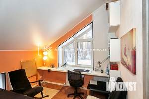 Дом 181м², 3-этажный, участок 15 сот.  