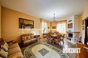 Дом 180м², 2-этажный, участок 10 сот.  