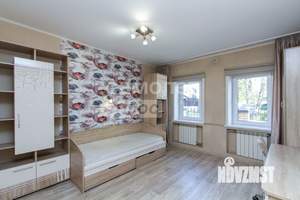 Дом 224м&sup2;, 3-этажный, участок 6 сот.  