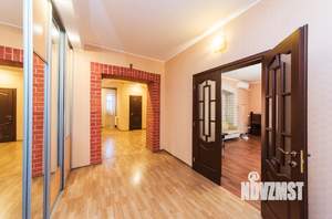 Коттедж 445м², 3-этажный, участок 7 сот.  