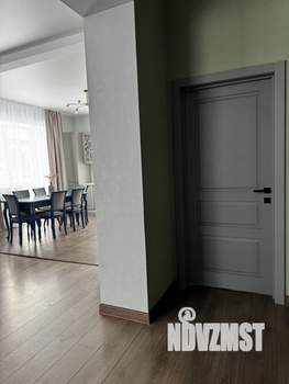 Дом 260м², 3-этажный, участок 10 сот.  