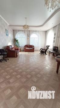 Дом 270м², 3-этажный, участок 10 сот.  