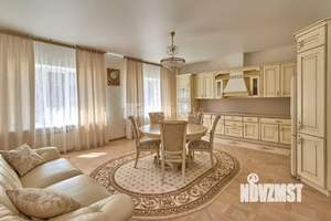 Коттедж 492м², 3-этажный, участок 12 сот.  