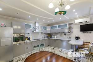 Коттедж 442м&sup2;, 3-этажный, участок 10 сот.  