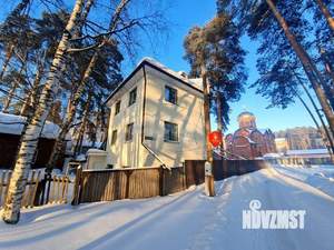 Дом 211м&sup2;, 3-этажный, участок 3 сот.  