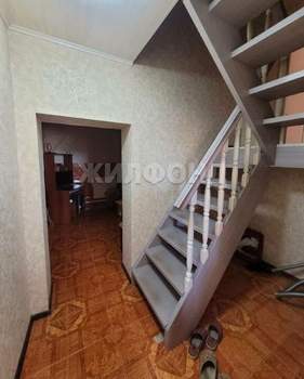 Дом 180м&sup2;, 2-этажный, участок 6 сот.  