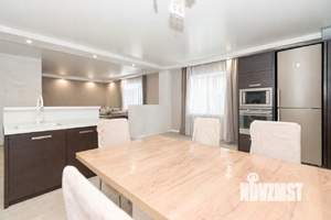 Дом 300м&sup2;, 2-этажный, участок 5 сот.  