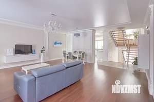 Таунхаус 260м&sup2;, 3-этажный, участок 3 сот.  