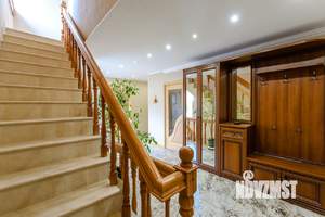 Коттедж 442м&sup2;, 3-этажный, участок 10 сот.  