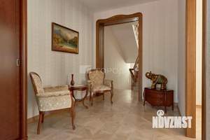 Дом 492м², 3-этажный, участок 12 сот.  