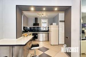 Дом 181м&sup2;, 3-этажный, участок 15 сот.  