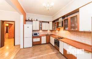 Коттедж 445м², 3-этажный, участок 7 сот.  