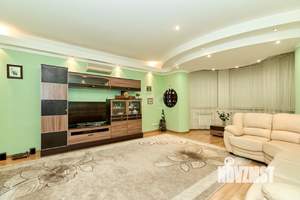 Дом 292м&sup2;, 3-этажный, участок 5 сот.  