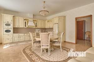 Дом 492м², 3-этажный, участок 12 сот.  