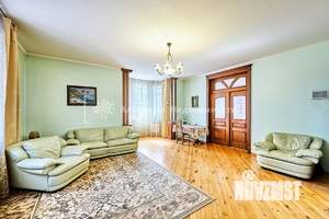 Дом 279м², 2-этажный, участок 10 сот.  