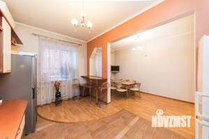 Коттедж 445м², 3-этажный, участок 7 сот.  