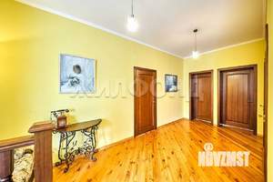 Коттедж 180м², 2-этажный, участок 10 сот.  