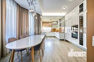 Дом 313м&sup2;, 2-этажный, участок 13 сот.  