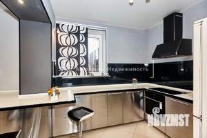 Дом 181м&sup2;, 3-этажный, участок 15 сот.  