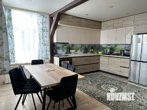 Дом 174м², 2-этажный, участок 10 сот.  
