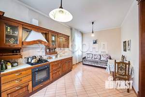 Коттедж 180м², 2-этажный, участок 10 сот.  