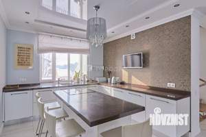 Таунхаус 260м&sup2;, 3-этажный, участок 3 сот.  