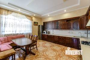 Коттедж 480м², 3-этажный, участок 12 сот.  