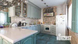 Дом 365м&sup2;, 2-этажный, участок 6 сот.  