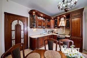 Дом 180м², 2-этажный, участок 10 сот.  