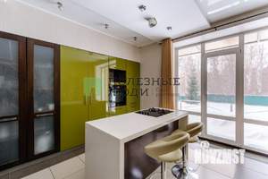 Дом 384м&sup2;, 2-этажный, участок 13 сот.  