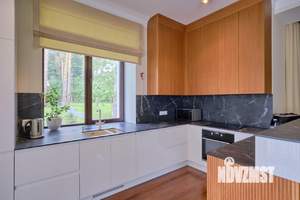 Коттедж 550м&sup2;, 2-этажный, участок 45 сот.  