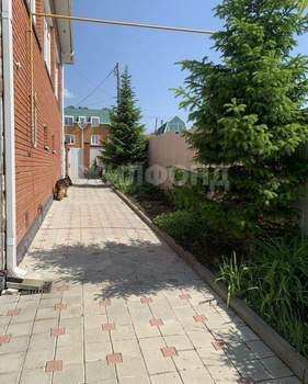 Дом 457м&sup2;, 2-этажный, участок 15 сот.  