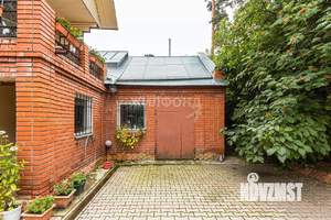 Дом 220м², 2-этажный, участок 3 сот.  