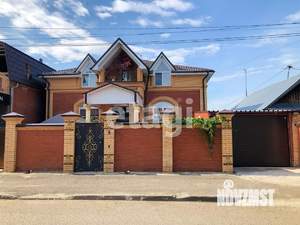 Дом 443м&sup2;, 2-этажный, участок 6 сот.  