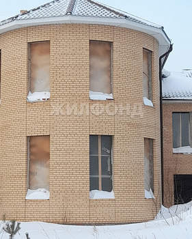 Дом 564м², 2-этажный, участок 15 сот.  