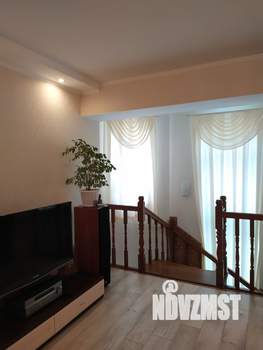 Дом 285м², 3-этажный, участок 11 сот.  