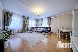 Дом 284м², 3-этажный, участок 5 сот.  
