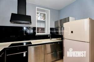 Дом 181м&sup2;, 3-этажный, участок 15 сот.  