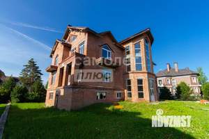 Дом 1109м², 3-этажный, участок 14 сот.  