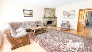 Дом 365м&sup2;, 2-этажный, участок 6 сот.  