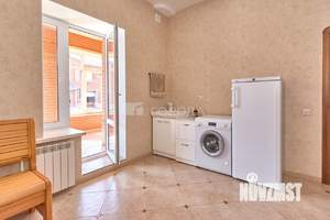 Дом 492м², 3-этажный, участок 12 сот.  