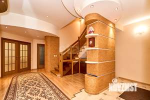 Дом 292м&sup2;, 3-этажный, участок 5 сот.  